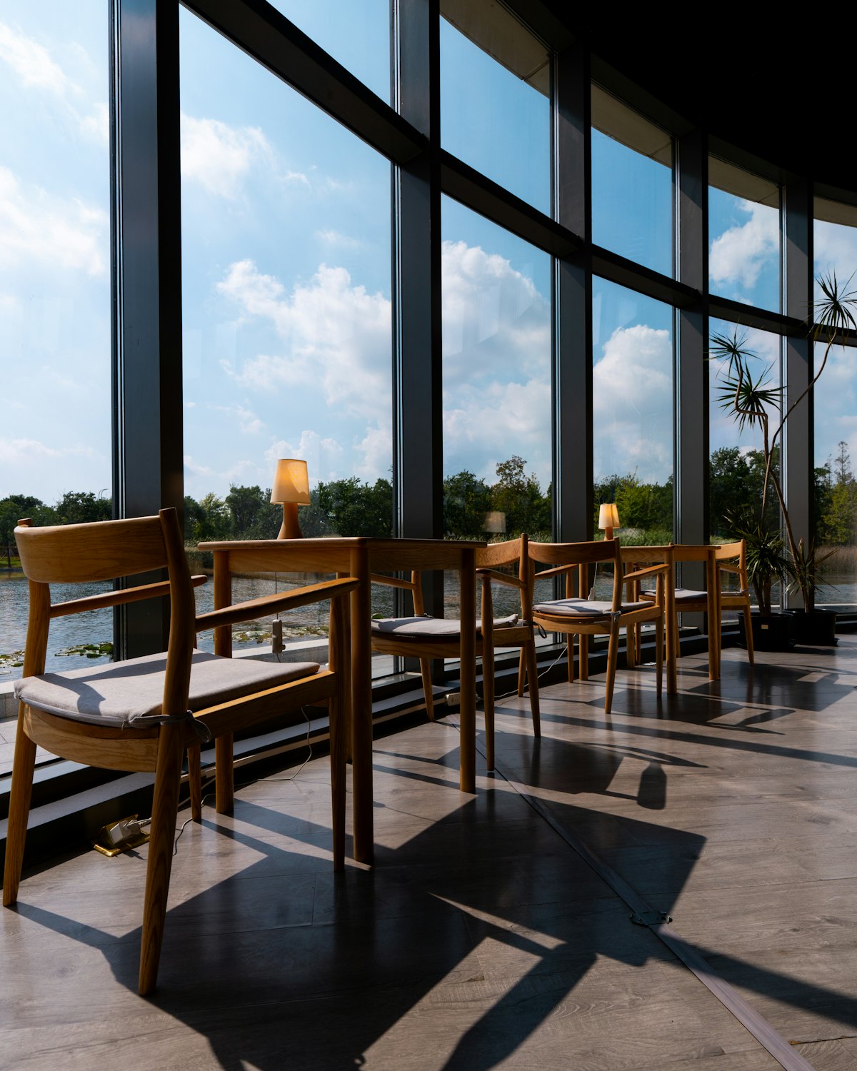 Blick aus dem Gastraum nach draußen